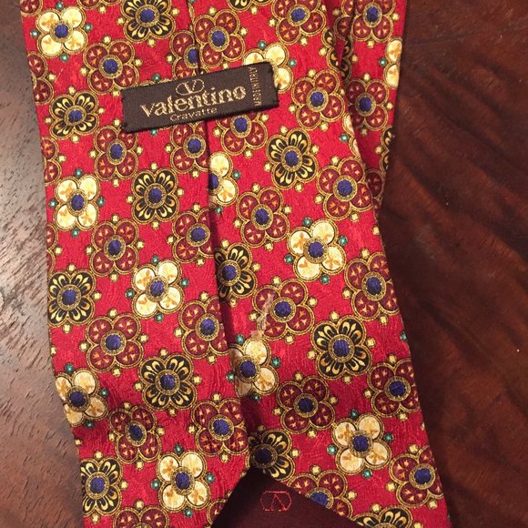 Valentino Cravatte (tie) 100% Silk, like new
